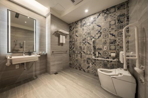 Double Room - Disability Access image 2