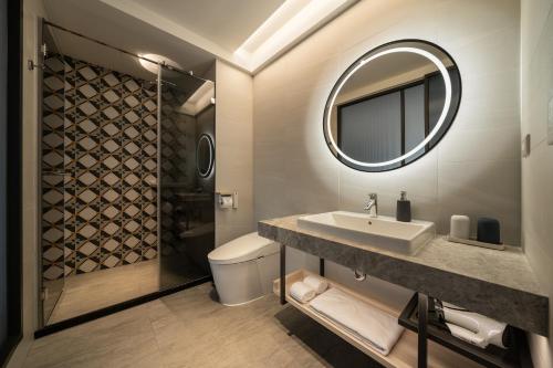 Deluxe Double Room with Balcony image 1