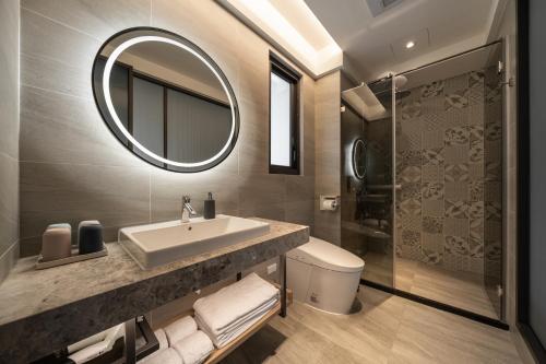 Quadruple Room with Balcony image 2