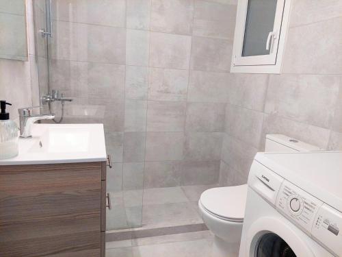 Modern apartment in Acropolis museum - image 10