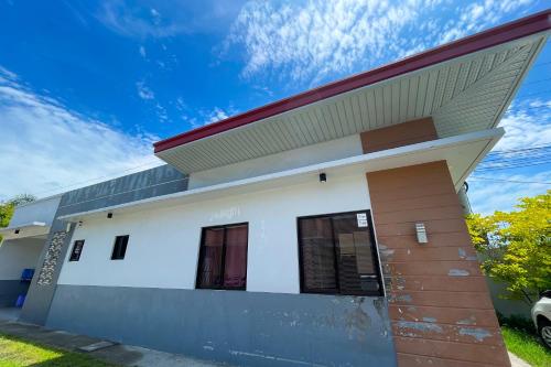 Exterior view, Casanova Inn in Capas