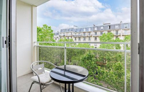 Cozy Apartment In Paris With Kitchen, Париж
