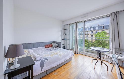 Cozy Apartment In Paris With Kitchen - main image