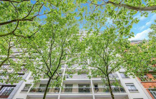 Cozy Apartment In Paris With Kitchen - image 11