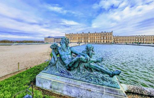 Cozy Apartment In Paris With Kitchen - image 9