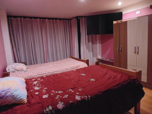 Twin Room image 4