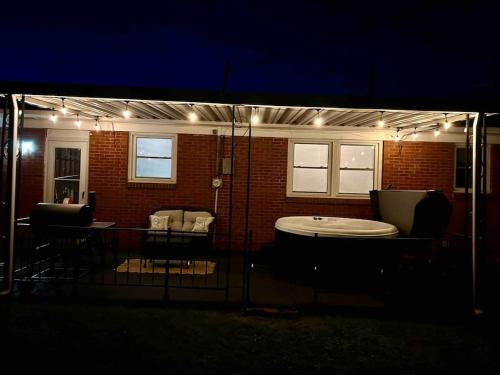 Pezsgőfürdő, Hot Tub, Pool table, Sleeps 10 in Douglas Park