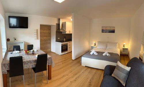 Bijol Apartments in เบลด