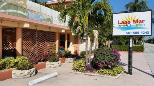 Entrance, Lago Mar Motel and Apartments in Lake Worth (FL)