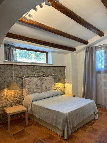 1 queen bed, 1 twin bed