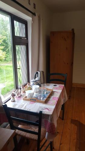 Room in a private house in the middle of countryside first store or bar within 10 min drive (Room in a private house in the middle of countryside first store or bar within 10 min drive cats in ) in Mallow