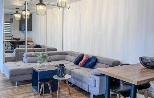 Lovely Home In Drogoradz