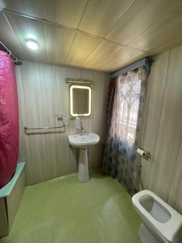Lucky Kashmir Heritage Houseboat - image 3