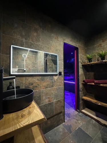 浴室, Bali Logement privatif avec Jacuzzi in 拉瓦勒特迪瓦