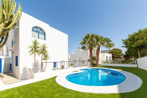 2 bedrooms, 4 beds