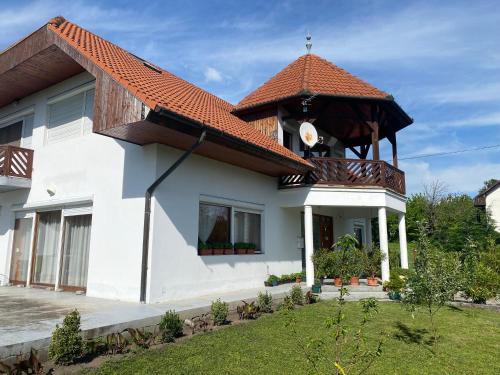 Exterior view, Juhasz Apartman in Gyenesdias