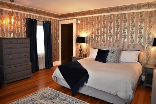 Grand Colonial Bed and Breakfast