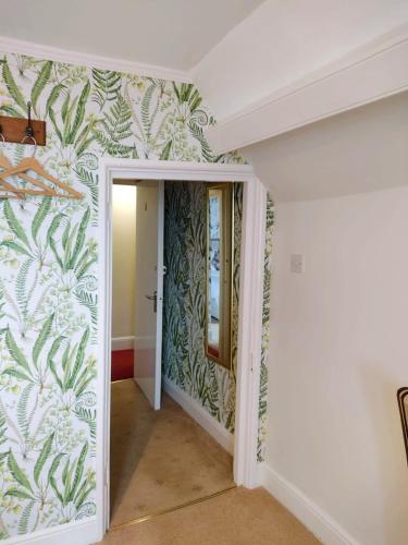 Chough's Nest Hotel - image 3