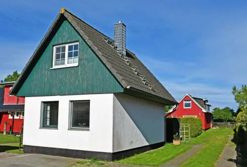 ruhig gelegenes Ferienhaus mit Kamin und Terasse in Drewoldke, Deutschland