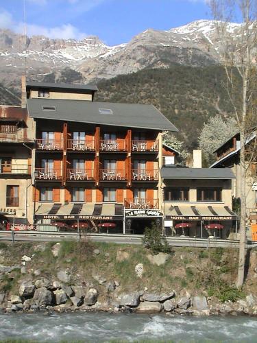 A szálláshely kívülről, Chambre Triple avec Balcon et Salle de Bains Privative 4 in Vallouise
