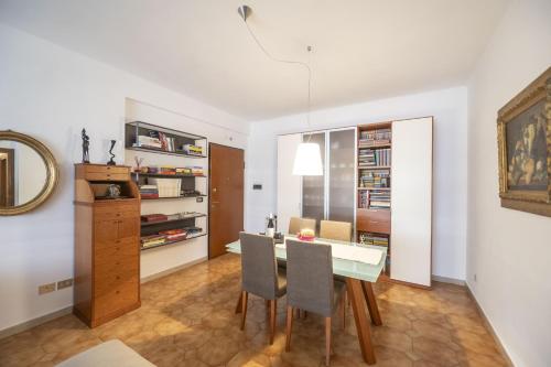 Luminous 2BR Family Apartment in Residential Area, Rome (photo 3)