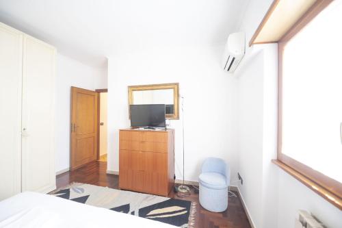 Luminous 2BR Family Apartment in Residential Area, Rome (photo 5)