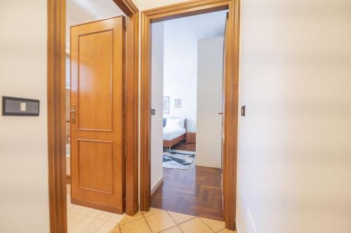 Luminous 2BR Family Apartment in Residential Area, Rome (photo 6)