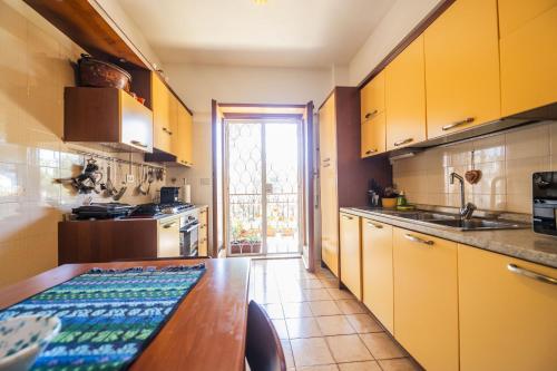 Luminous 2BR Family Apartment in Residential Area, Rome (photo 10)