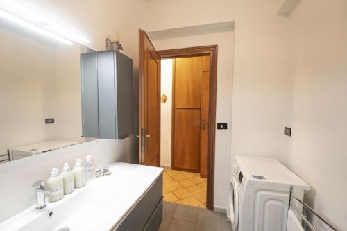 Luminous 2BR Family Apartment in Residential Area - image 11