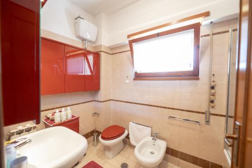 Luminous 2BR Family Apartment in Residential Area - image 12