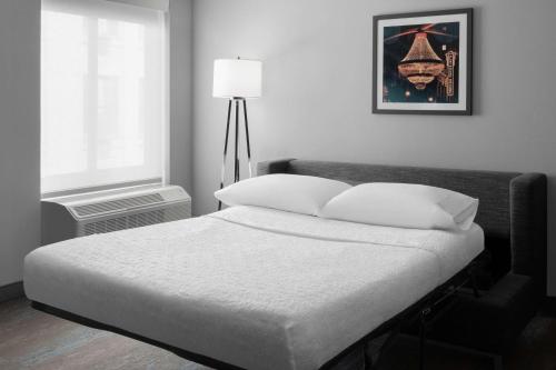 Hampton Inn Cleveland-Downtown - image 11