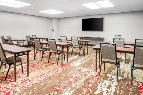 Hampton Inn Grand Rapids/North - image 8
