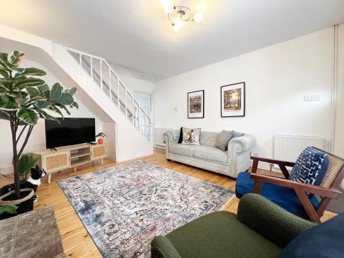 BEAUTIFUL WINDSOR COTTAGE, AMAZING LOCATION, The Castle, Ascot, Legoland, Free Parking Super Close, Windsor (zdjęcie 5)