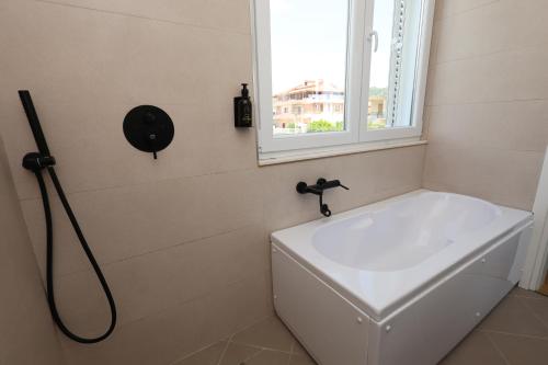 Baza Hostel - Swimming Pool - image 3