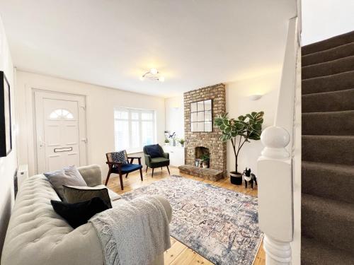 BEAUTIFUL WINDSOR COTTAGE, AMAZING LOCATION, The Castle, Ascot, Legoland, Free Parking Super Close, Windsor (zdjęcie 6)