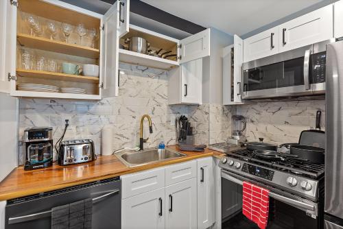 Spotless Home With Many Activities Great Location in Royal Oak, USA