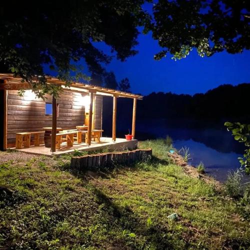 LAKE FISHING Resort in Pisarovina