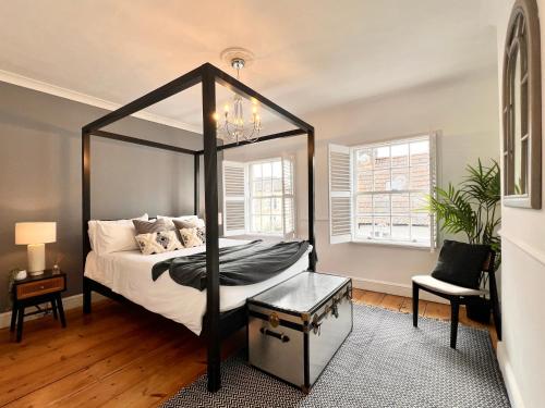 BEAUTIFUL WINDSOR COTTAGE, AMAZING LOCATION, The Castle, Ascot, Legoland, Free Parking Super Close, Windsor