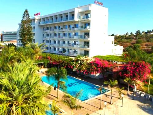 科孚酒店 (Corfu Hotel) in 阿亚那帕