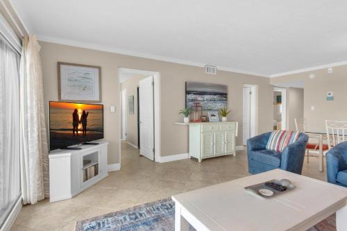 Beach House 204A by Real Joy Vacations - image 10
