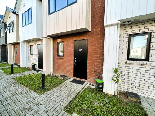 Entire Modern 2-Bedroom Townhouse -10 min to Airport & Sylvia Park, Auckland