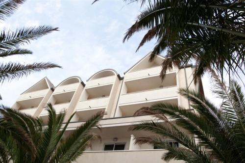 Altamarea Residence & Family Hotel - image 4