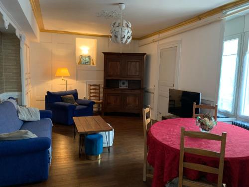 Koplietošanas atpūtas telpa ar TV, Gîte le Voltaire (Gite le Voltaire) in Vermenton