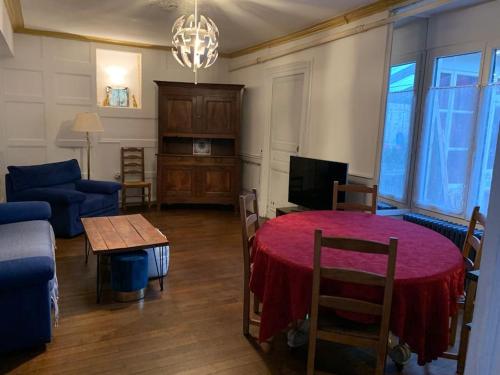 Koplietošanas atpūtas telpa ar TV, Gîte le Voltaire (Gite le Voltaire) in Vermenton
