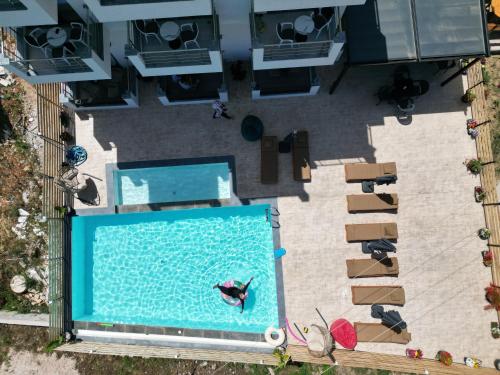 Deluxe Double Room with Pool View image 10