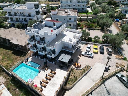 Deluxe Double Room with Pool View image 9