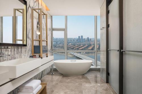 room detail thumbnail 2