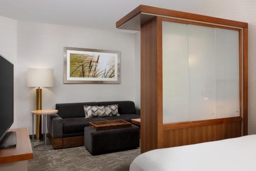 1 king bed, 1 sofa bed