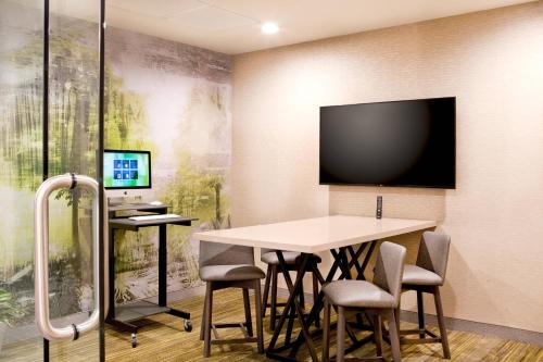 Courtyard by Marriott Yonkers Westchester County - image 11