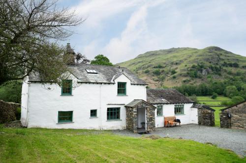 Panoramic Views & Spacious Living by LetMeStay in Grasmere